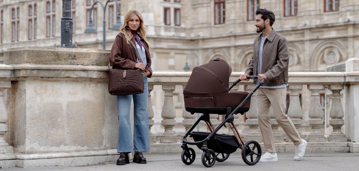 wózek-z-gondolą-z-rodzicami